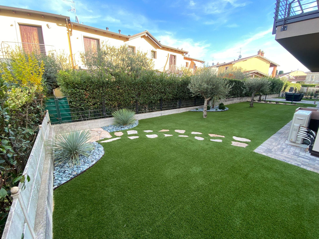 Gazon naturel vs gazon synthétique : quelle est la meilleure option pour votre jardin ?
