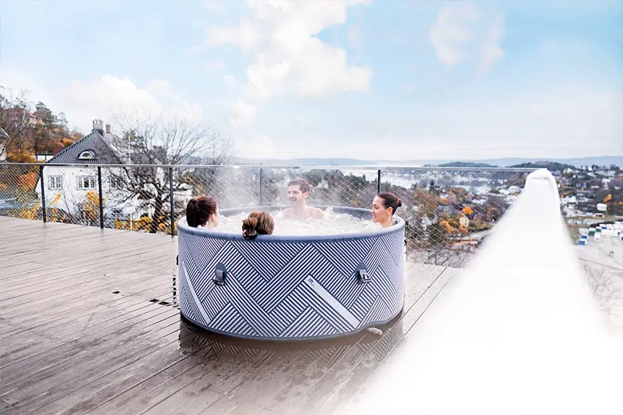 Jacuzzi MSpa Naval avec une capacité de 6 personnes