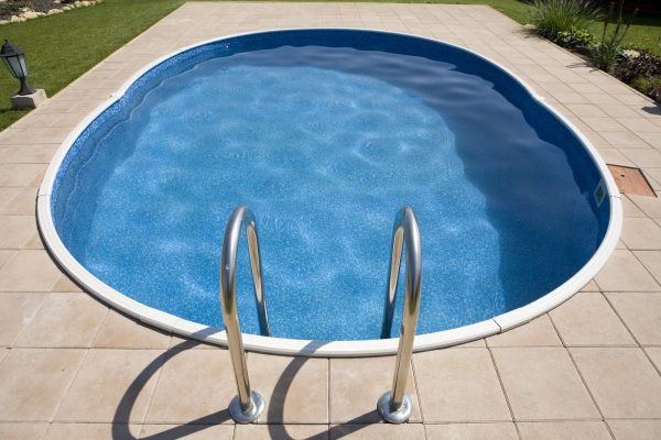 Piscine bois ovale amovible 5,5 x 3,7 x 1,2 m