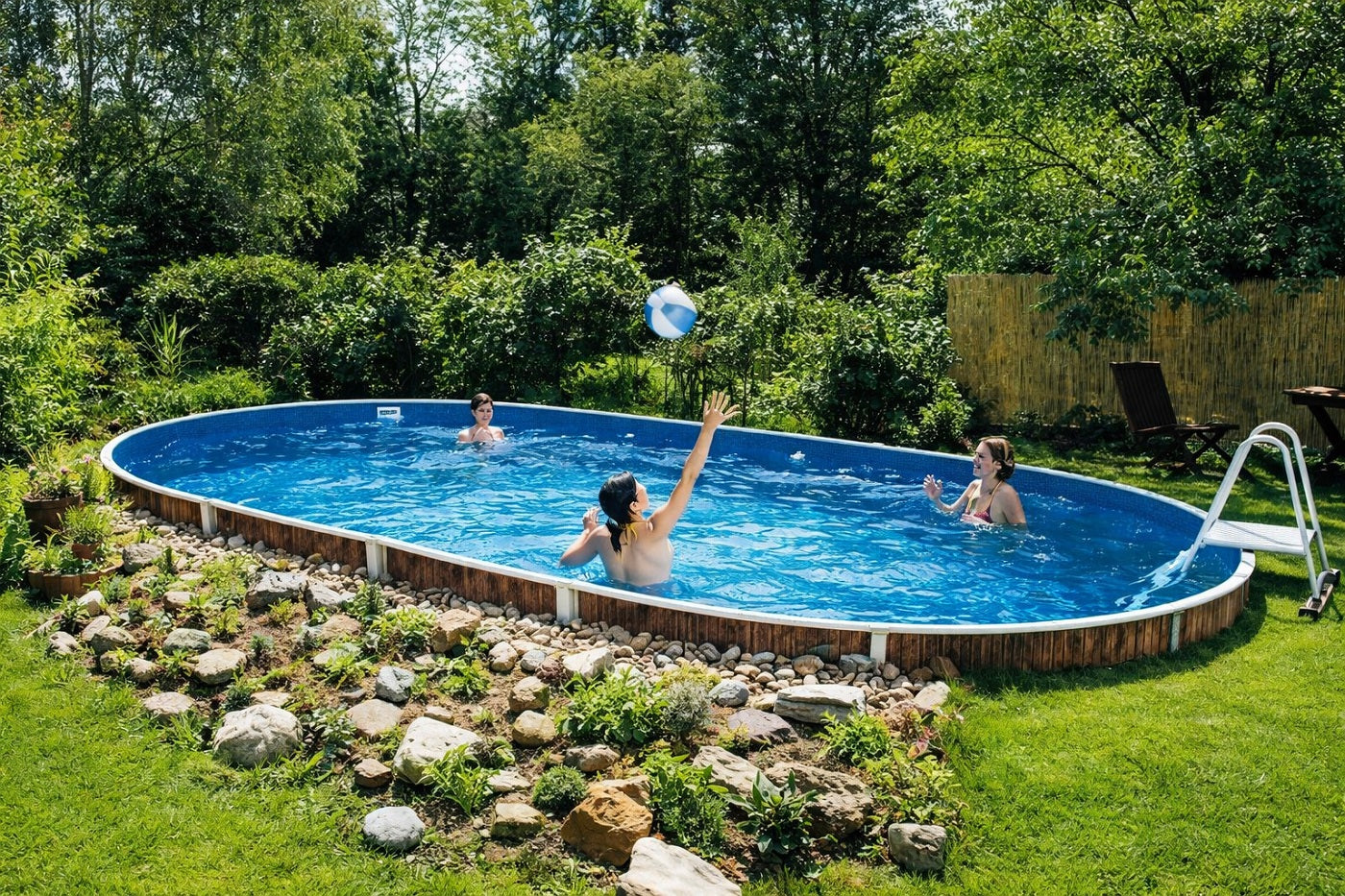 Piscine ovale semi-enterrée en bois Azuro 5,5 x 3,7 x 1,2 m