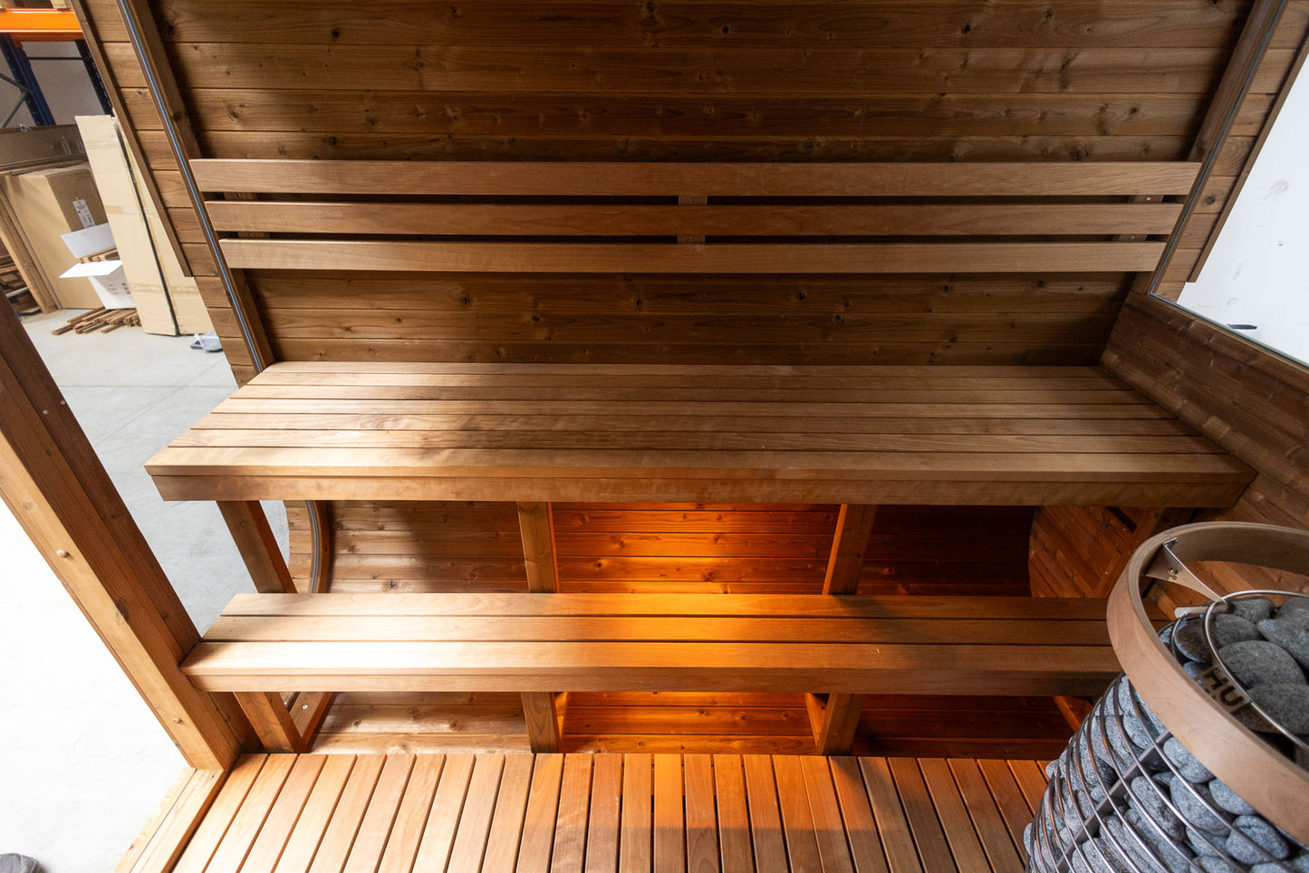 Sauna extérieur 4-6 personnes avec façade vitrée et éclairage LED
