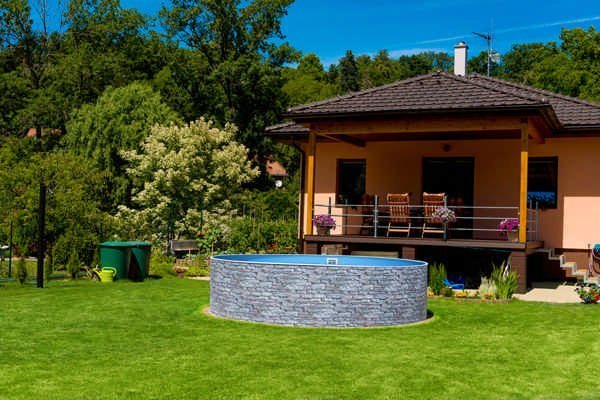 Piscine design ronde en pierre 4 m x 1,2 m